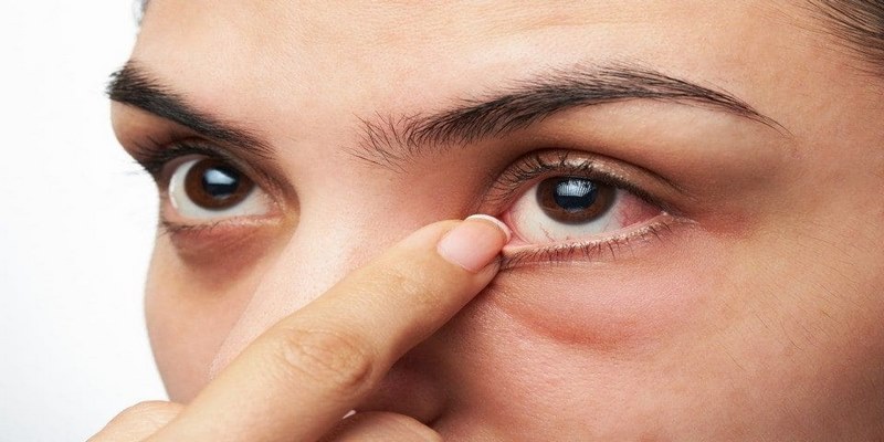 Giật mắt phải vào giờ Ngọ là điềm báo không may mắn về sức khỏe